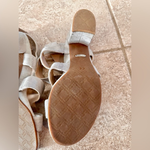 Vionic Perk Blaire Suede Heel - Picture 5 of 13